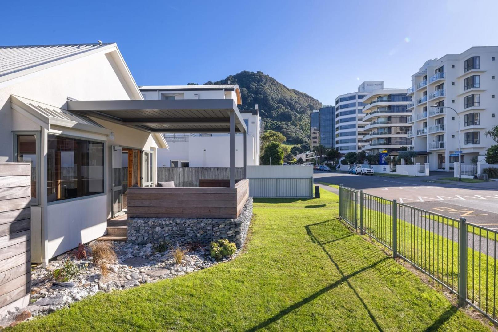 The Iconic Kiwi Bach, Full Site Downtown Mount Villa Mount Maunganui Exterior photo